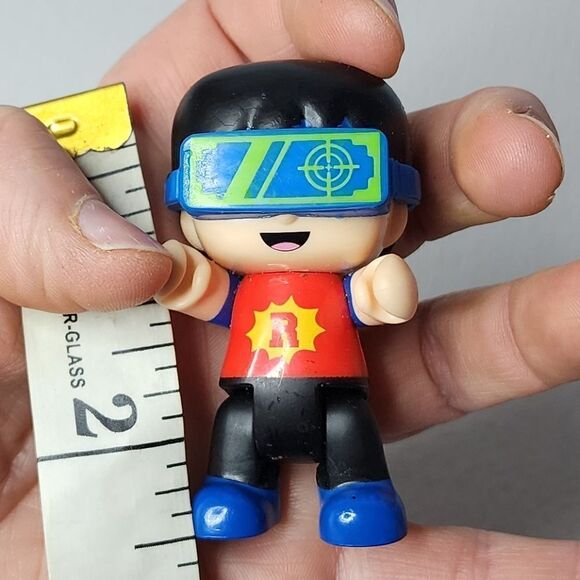 RYANS WORLD VIRTUAL GUY GAMER 2.5” ACTION FIGURE PLASTIC TOY (PRE-OWNED) - Picture 2 of 6